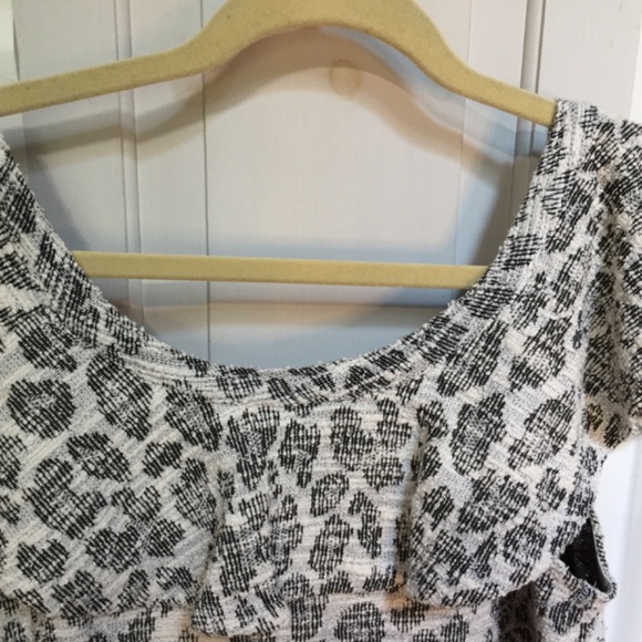 Dolan Left Coast Collection Gray Leopard Print Top - Picture 13 of 14